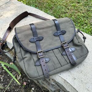 Filson small Carry-On Messenger bag 240 USA olive otter green